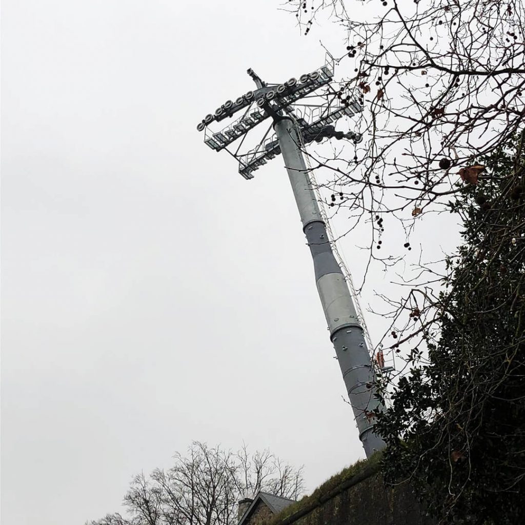 le téléphérique de Namur vu d'en bas